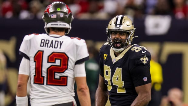 Saints defensive end Cameron Jordan (94) stares at Buccaneers quarterback Tom Brady and yells after a play.